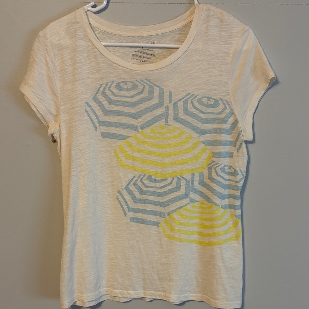 Ann Taylor White Short-Sleeve Tee with Blue and Yellow Umbrella Motif. Med.